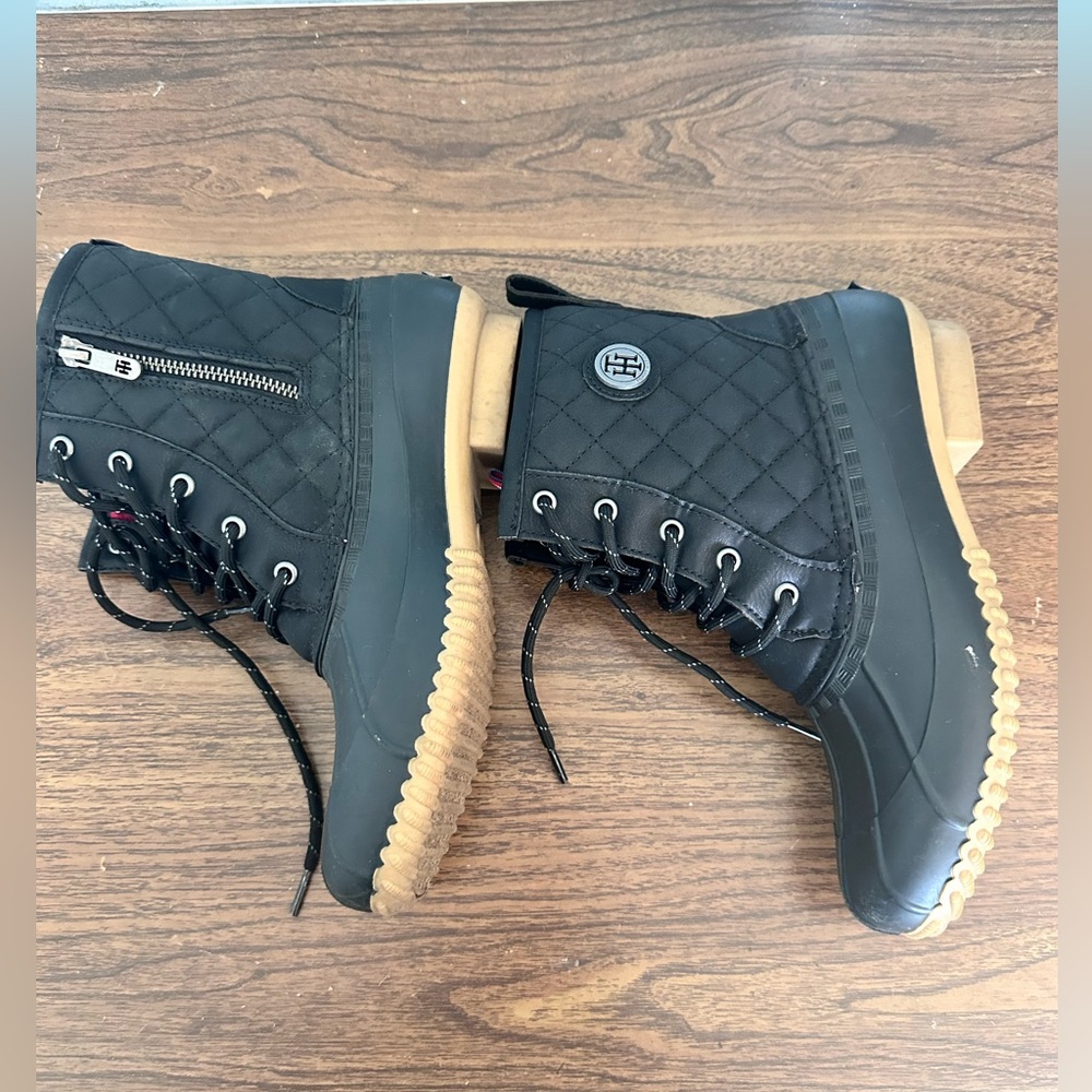 SALE ✔️Tommy Hilfiger boots comfy worn once  size 8
